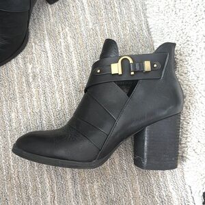 Isola Larkin Leather Cutout Ankle Booties Block Heel Cross Strap Black Size 8
